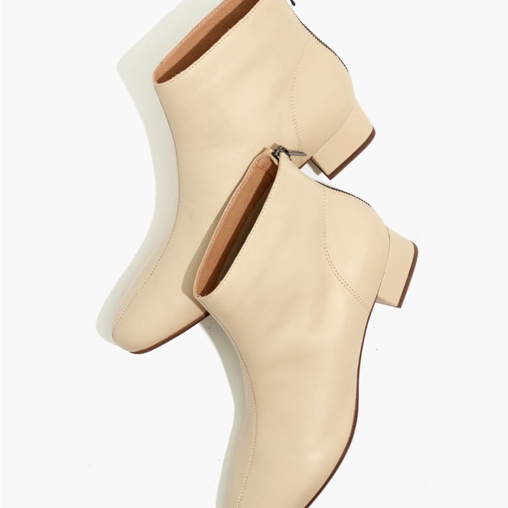 Madewell The Rena Ankle Boot in Leather.